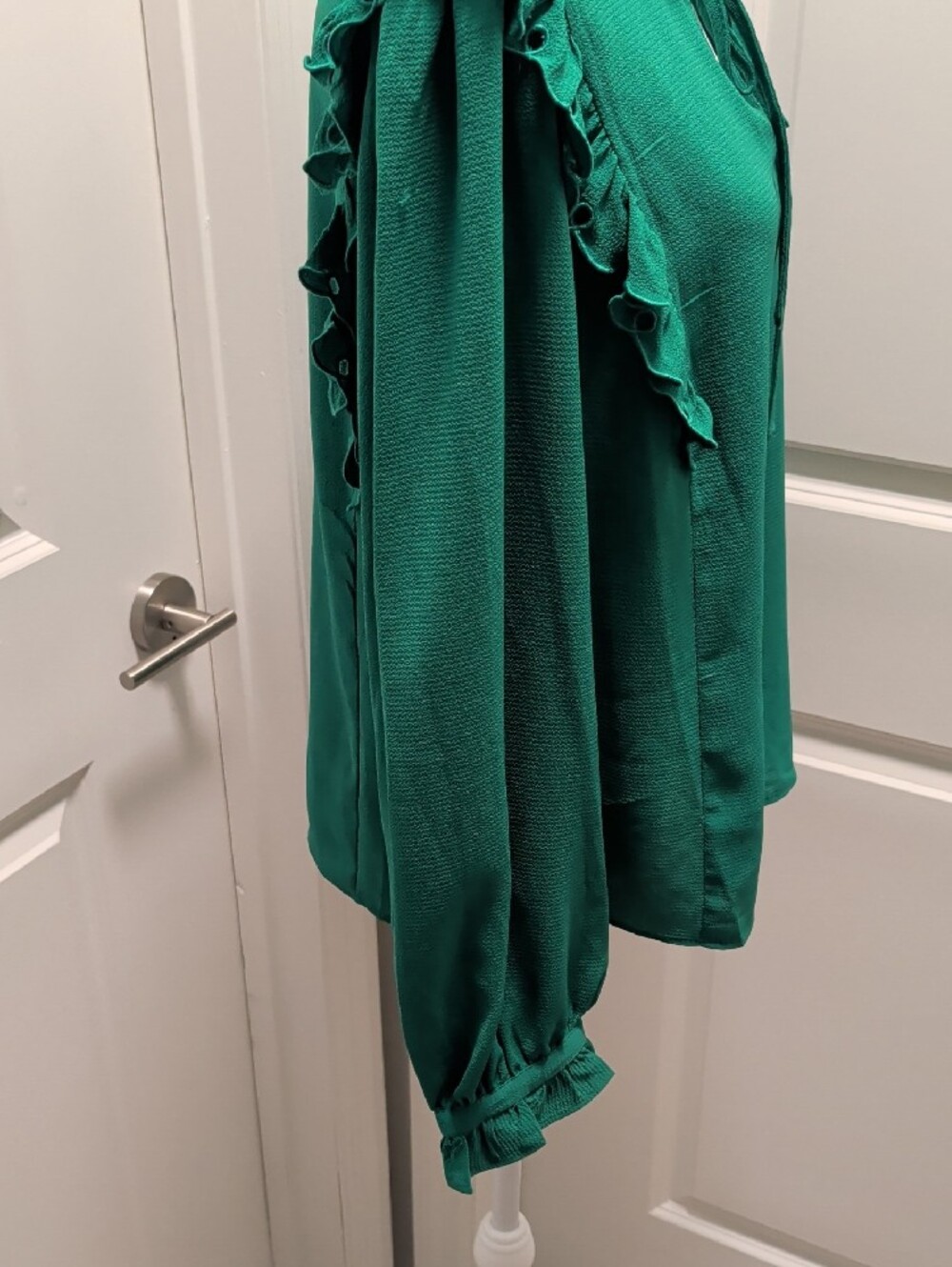 CeCe- Size L Emerald Green Ruffle Tie-Neck Blouse NWT - Picture 9 of 15